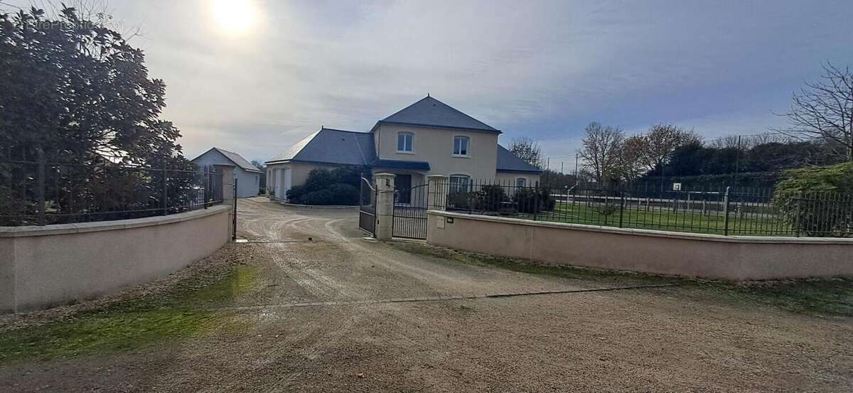 Maison Le Buret 8 pièce(s) 189.55 m2  à 20 km de LAVAL-CHATEAU-GONTIER OU SABLE - photo 18