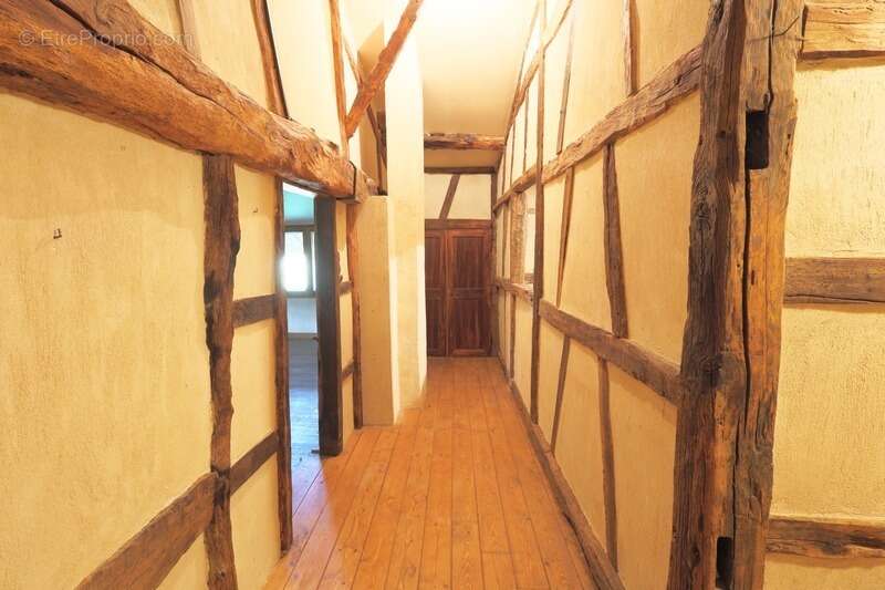 Maison à MONTREVEL-EN-BRESSE