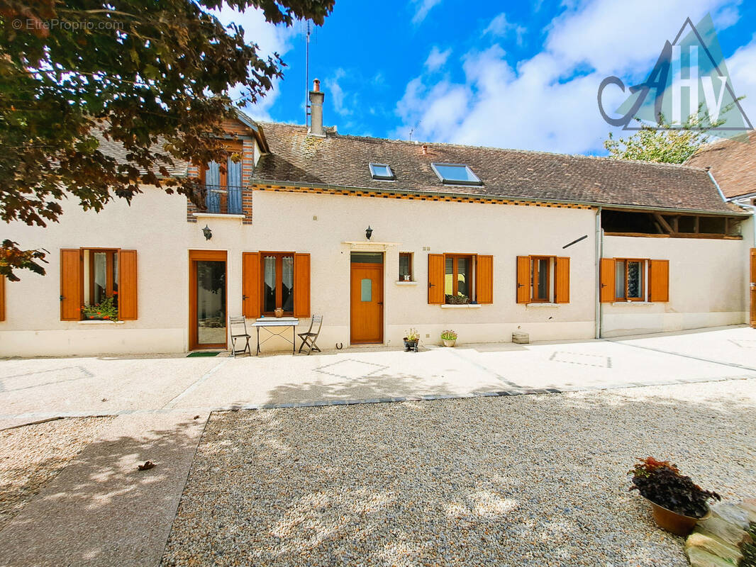 Maison à PONT-SUR-YONNE