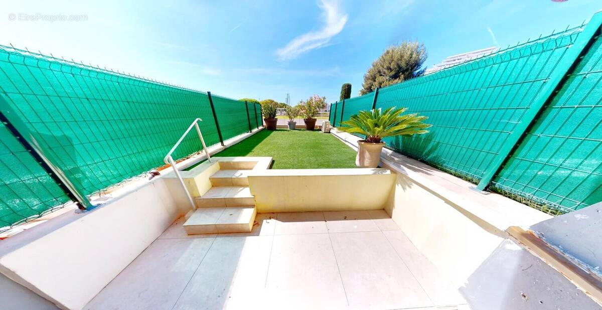 Appartement à VILLENEUVE-LOUBET