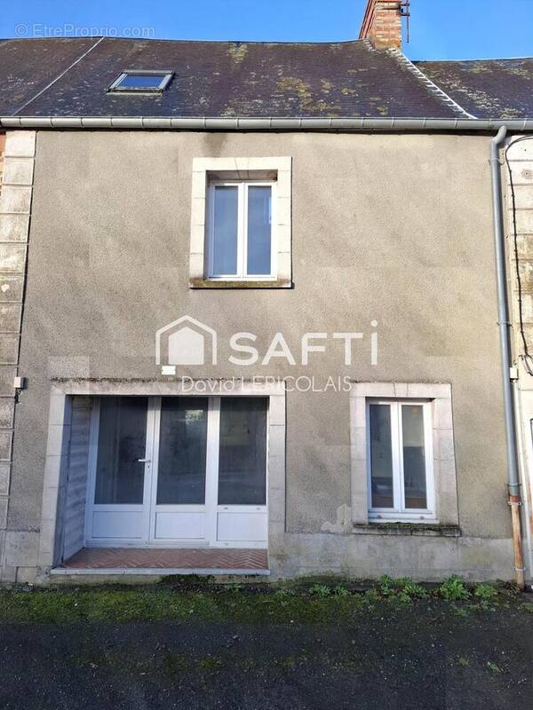 Photo 1 - Parking à DANGY