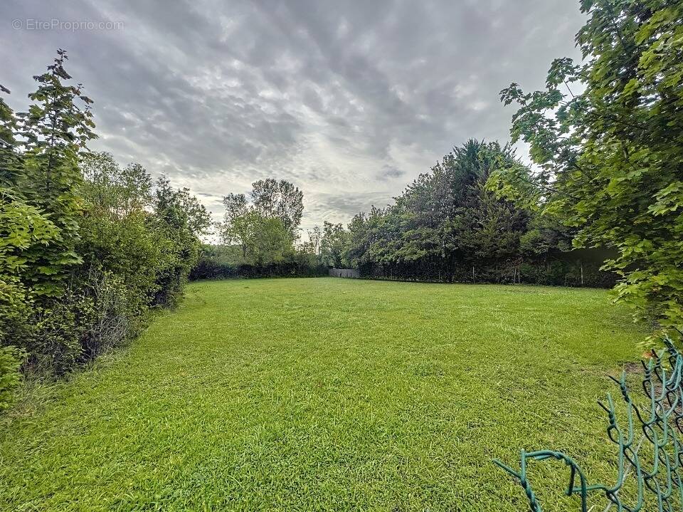 Terrain à BAZANCOURT