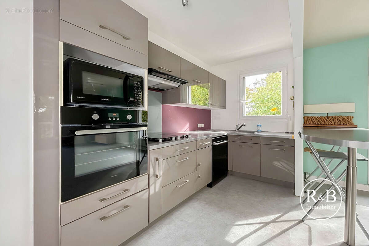 Appartement à LES CLAYES-SOUS-BOIS