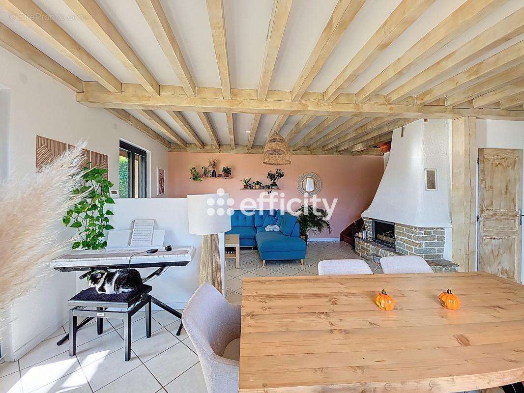 Maison à SAINT-ROMAIN-EN-JAREZ