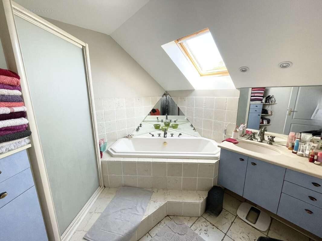 Maison à CONTAMINE-SARZIN