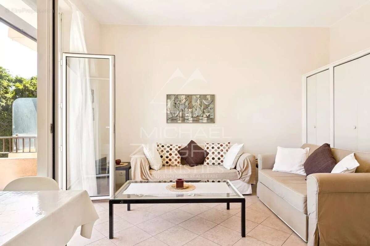 Appartement à VALLAURIS