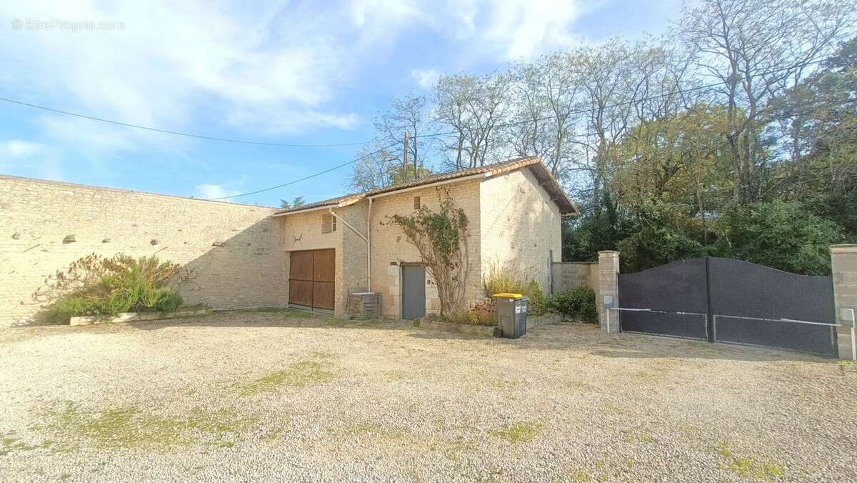 Maison à CHARRAIS