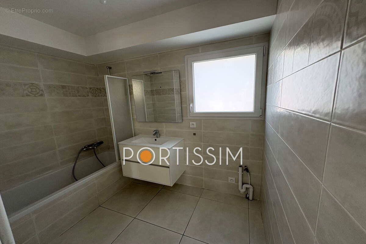 Appartement à SAINT-LAURENT-DU-VAR