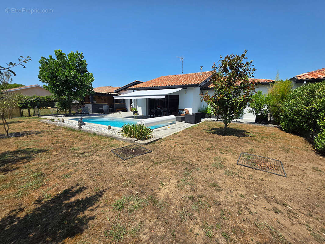 SAUBRIGUES,  Maison  récente de plain-pied 4 pièce(s) avec piscine - photo 2