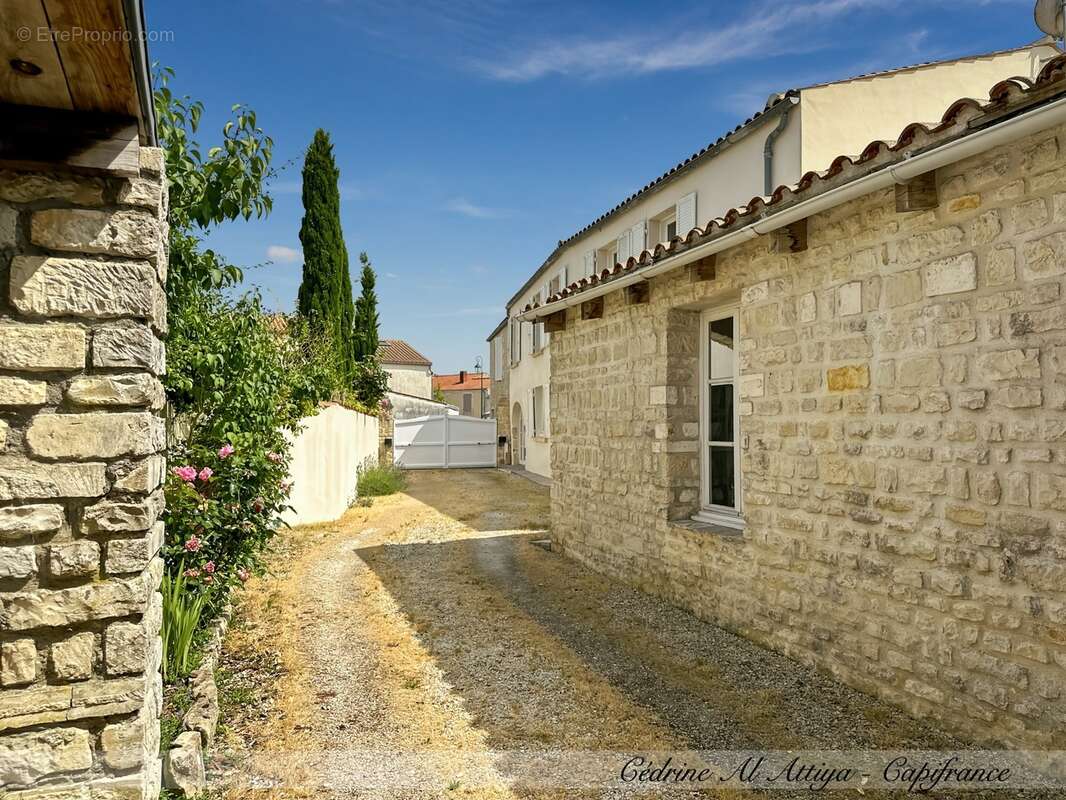 Propriété à vendre 318m2 habitables, 11 pièces, 7 chambres, parcelle de 1700m2 environ, jardin, garage, piscine, dépendances - photo 16