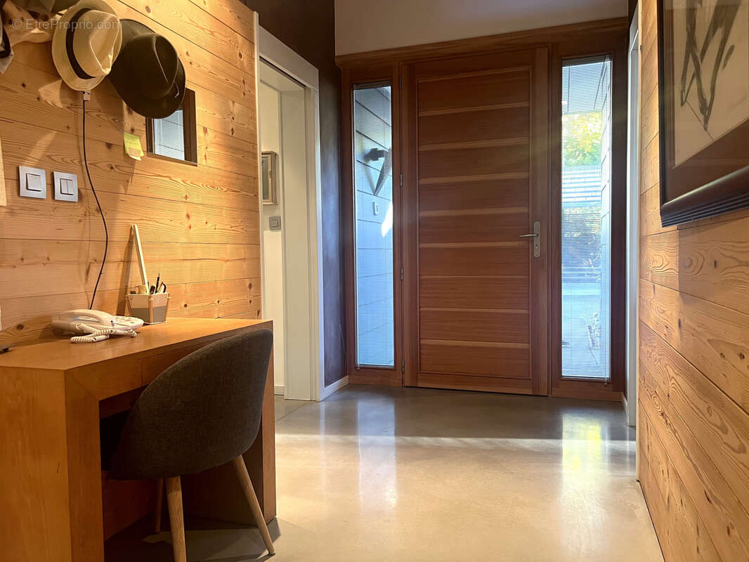 Maison à COLLONGES-SOUS-SALEVE