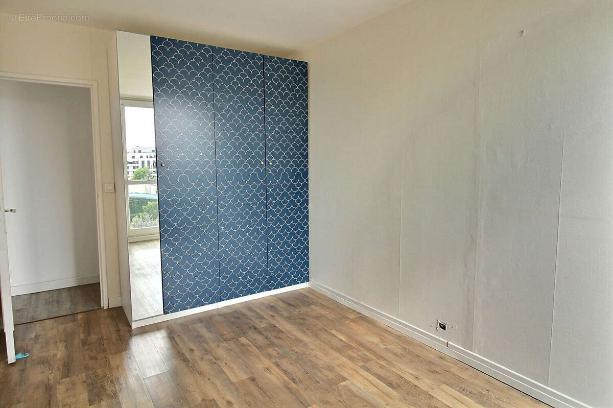 Trois pieces - quartier marceau - dernier etage - photo 7