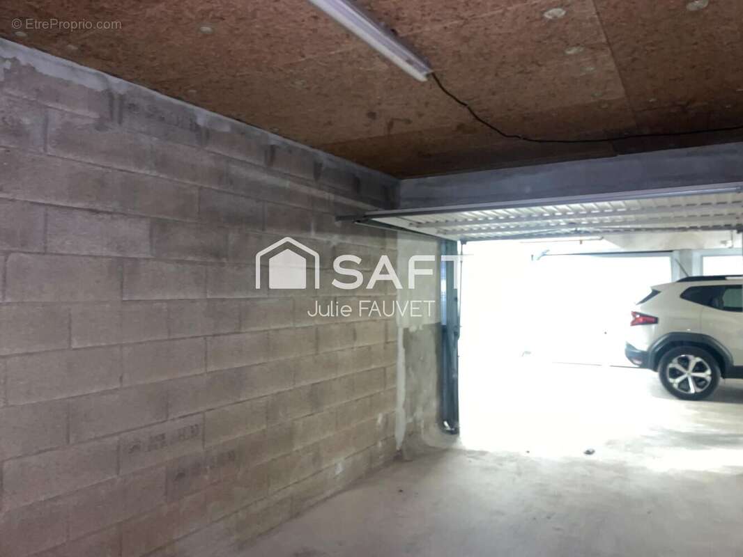 Photo 3 - Parking à FREJUS