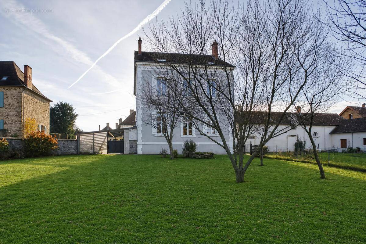 Appartement à SAINT-YRIEIX-LA-PERCHE