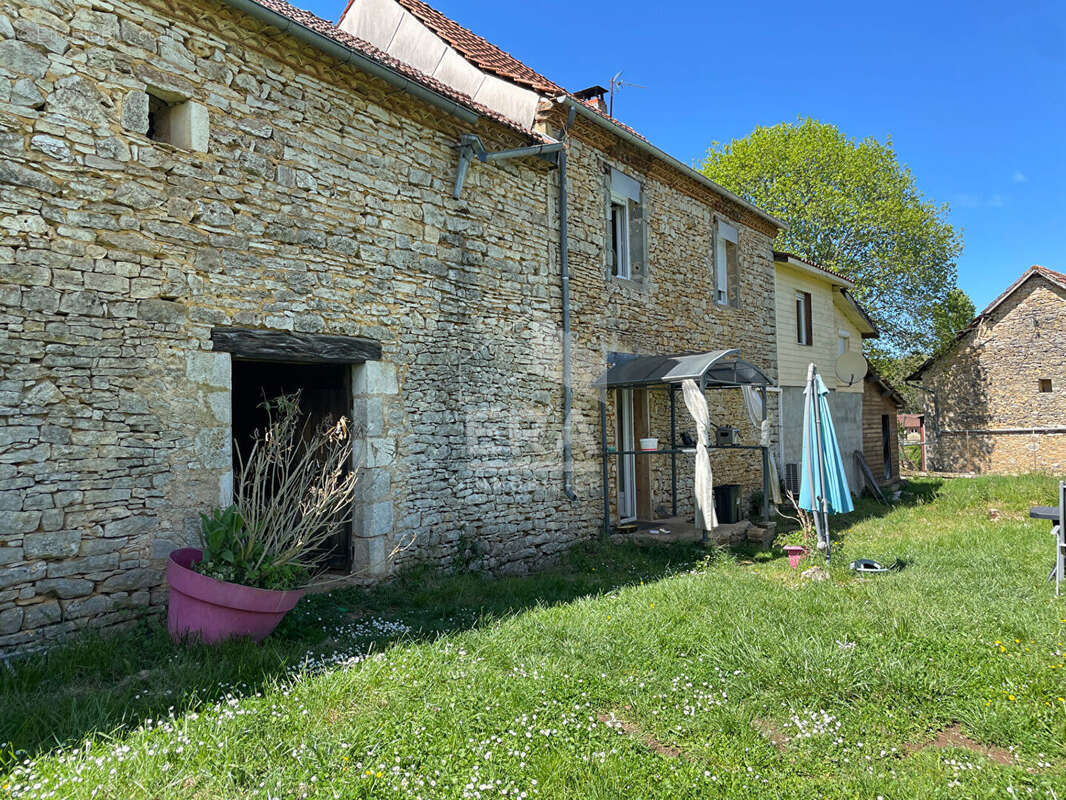 Maison à COULAURES
