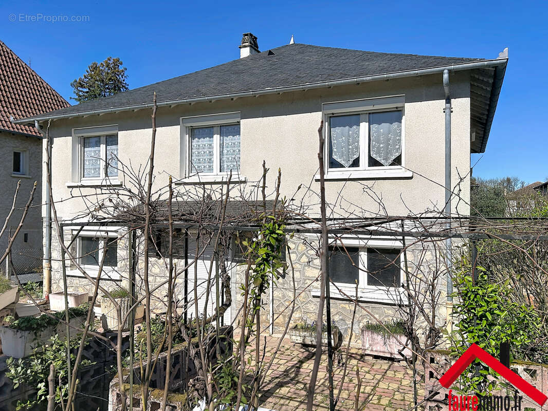 Maison à SAINT-PANTALEON-DE-LARCHE