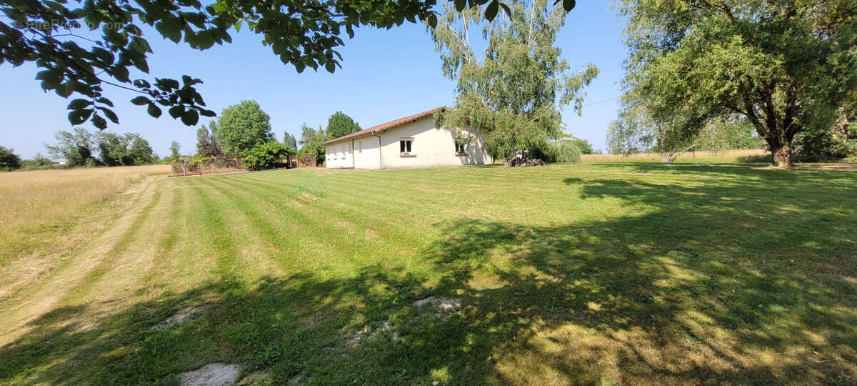 maison de plain-pied 4 chambres sur 2700m2 de terrain - photo 7
