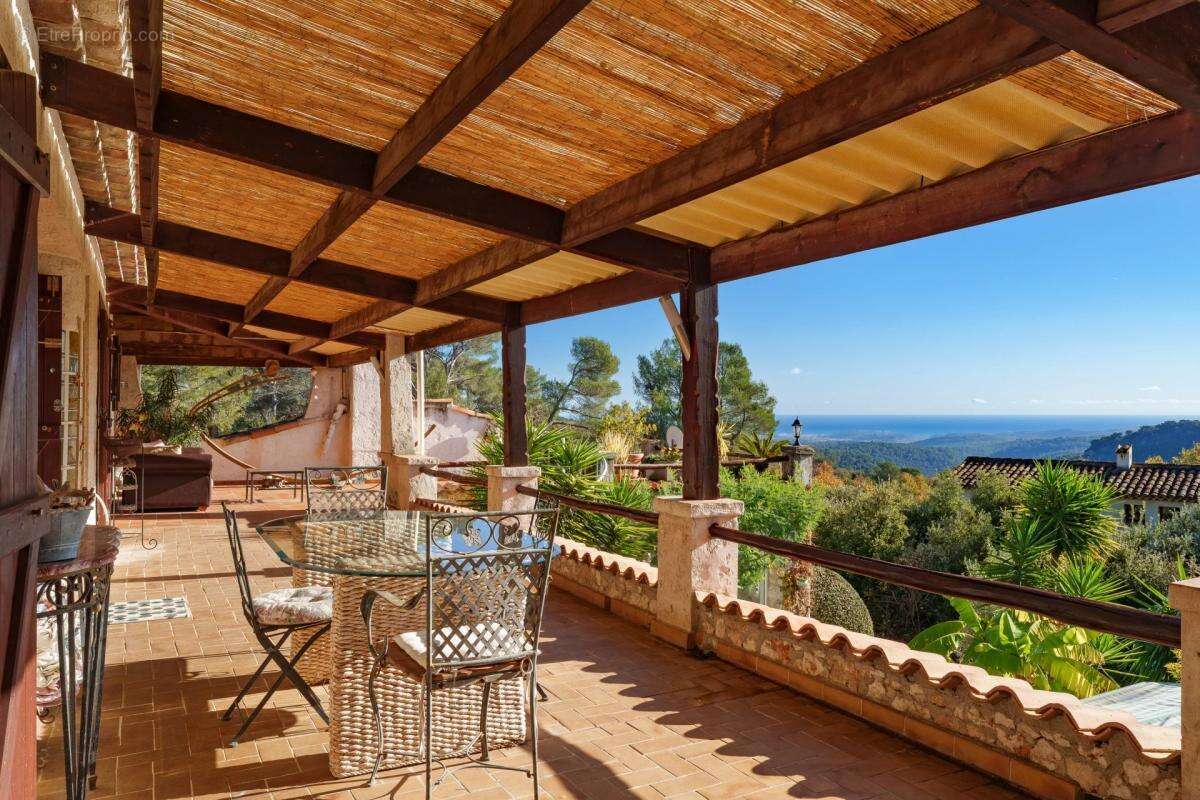 Maison à TOURRETTES-SUR-LOUP