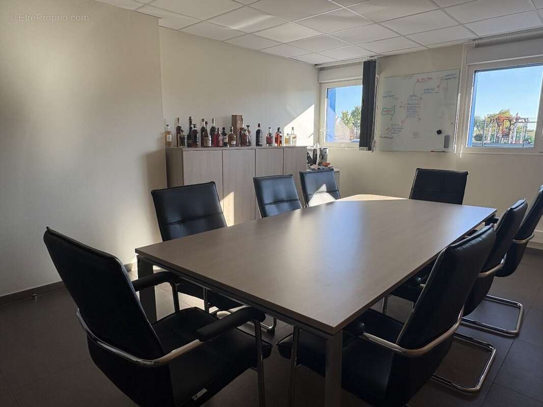 Commerce à SALLES-D&#039;ANGLES