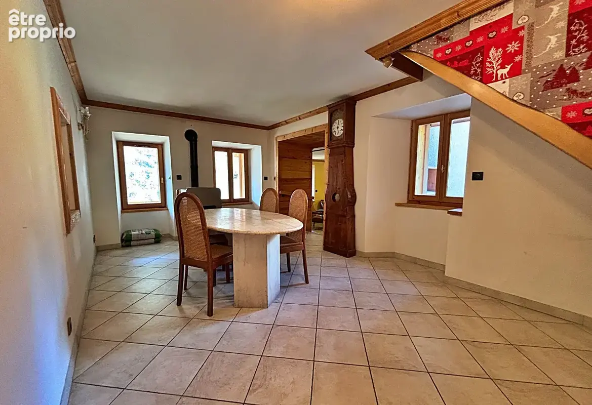 Maison 513 m² à Saint-Marcel  - photo 3