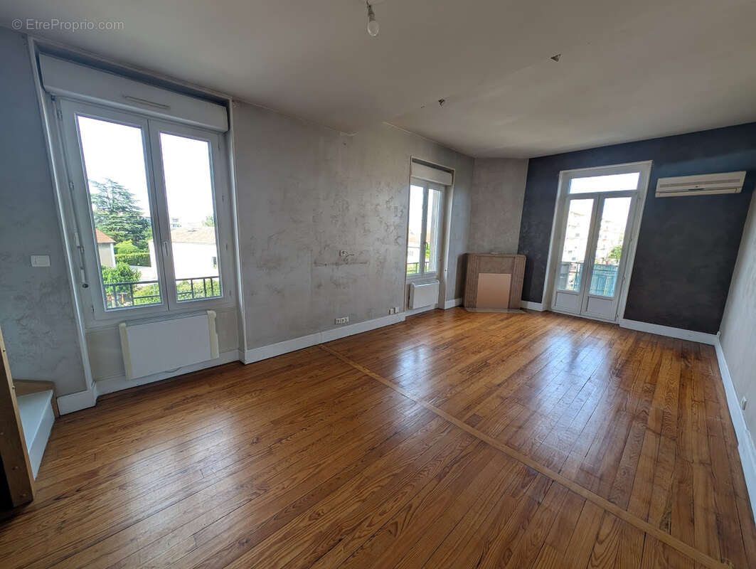 Appartement à GUILHERAND-GRANGES