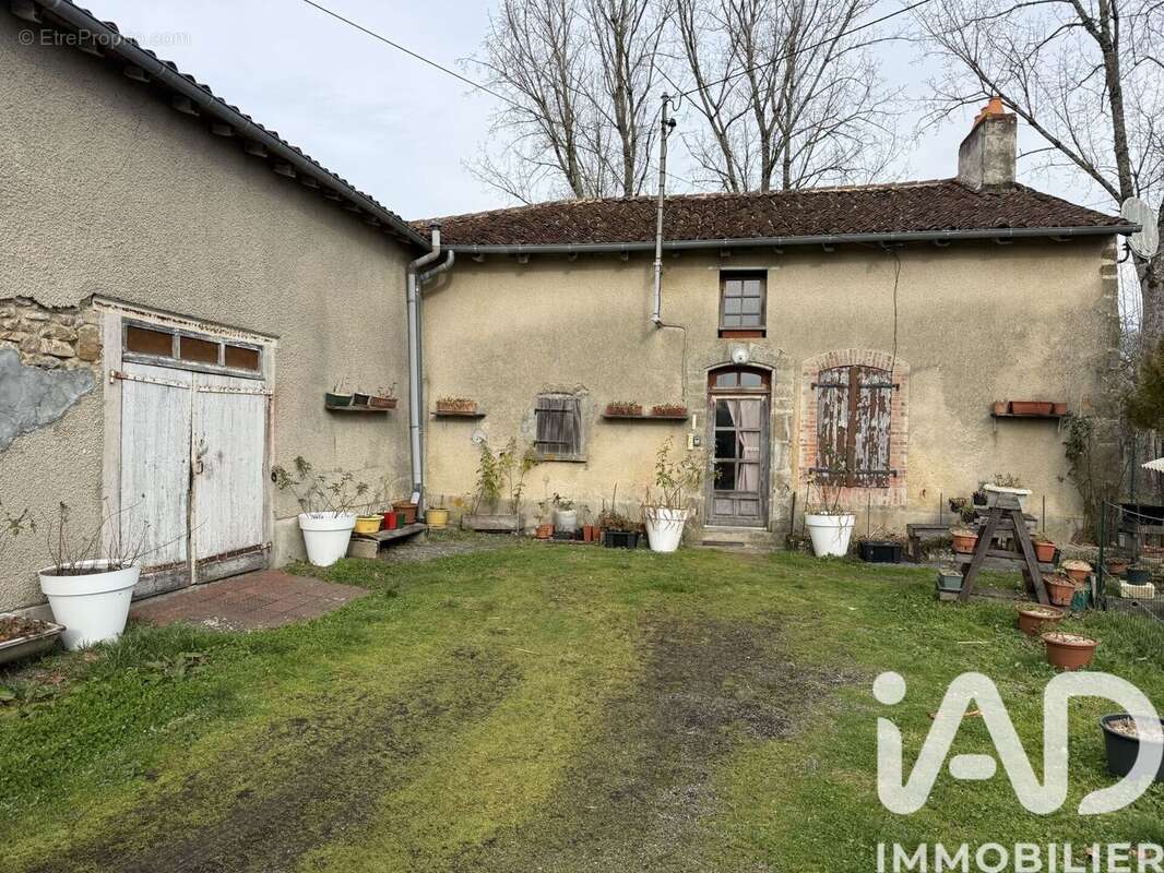 Maison 60 m² à Oradour-Saint-Genest  - photo 2