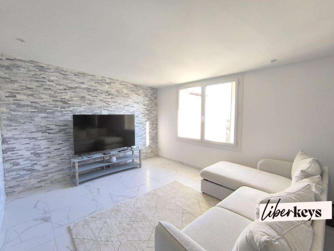 Appartement à CAUMONT-SUR-DURANCE