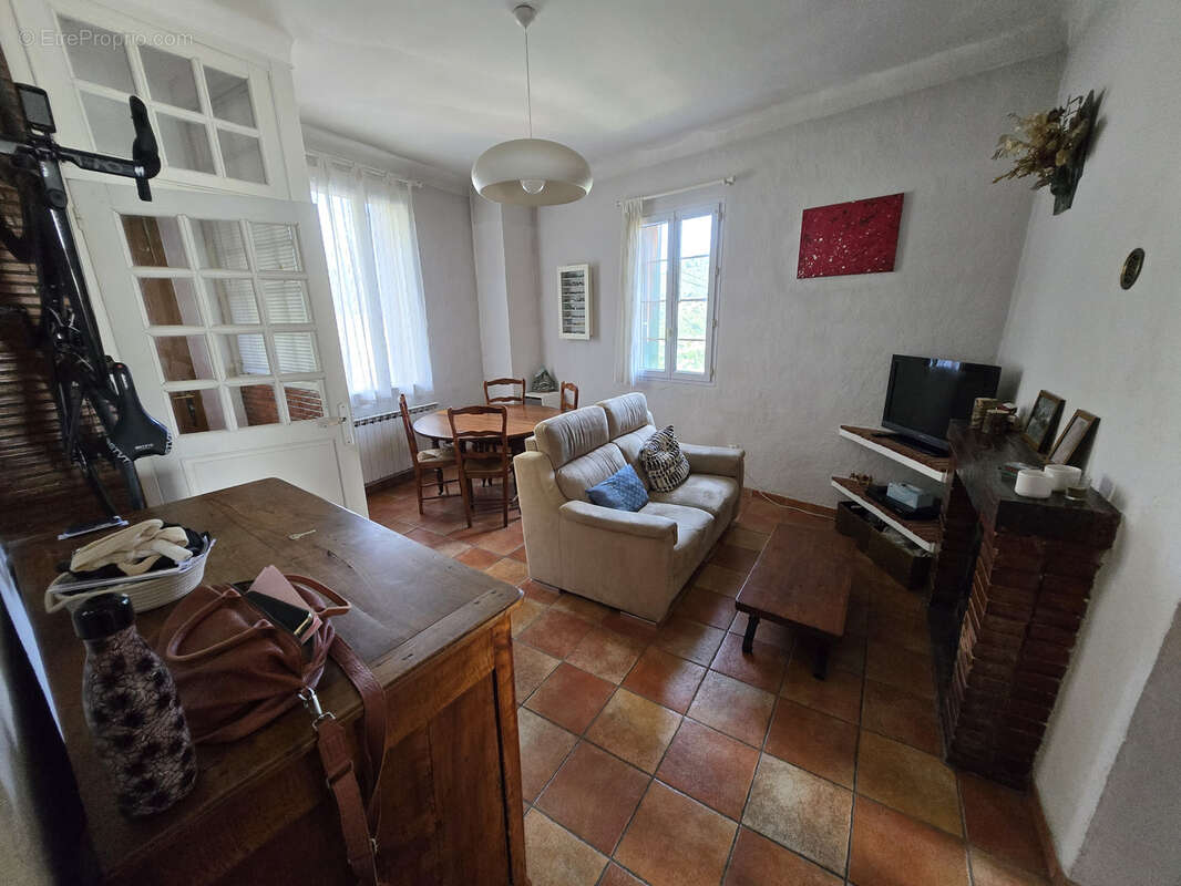 Appartement à LA ROQUETTE-SUR-VAR
