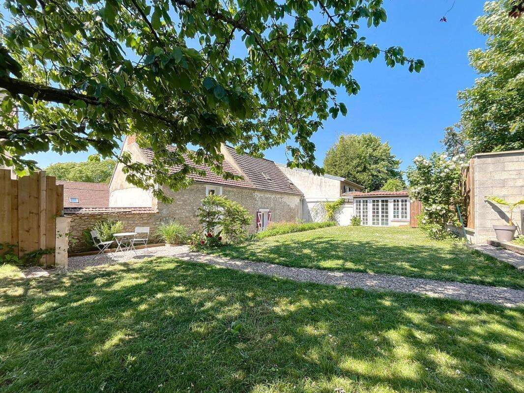 Brueil-en-Vexin – maison en pierre rénovée, jardin et 60 m² de potentiel supplémentaire - photo 2