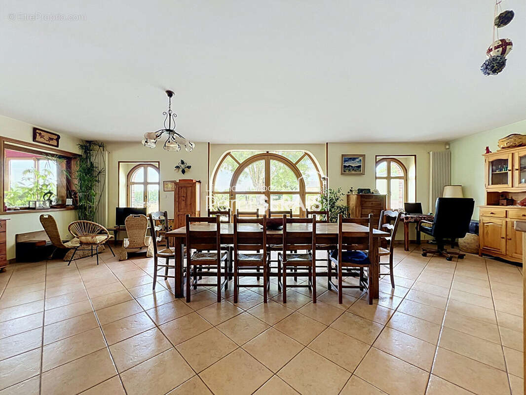 Propriété contemporaine  de caractère sur 5.8 hectares aux portes de Sées. - photo 5