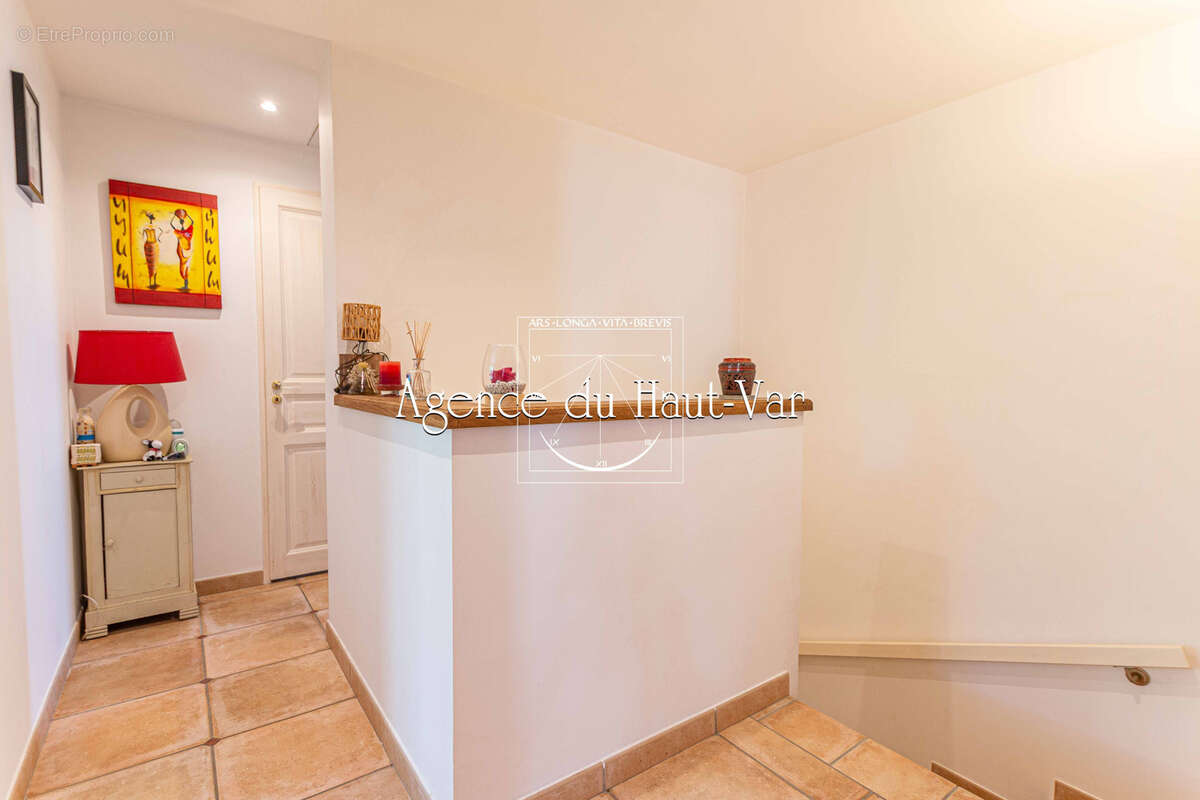 Villa 230m2 avec piscine, et jolie vue - photo 21