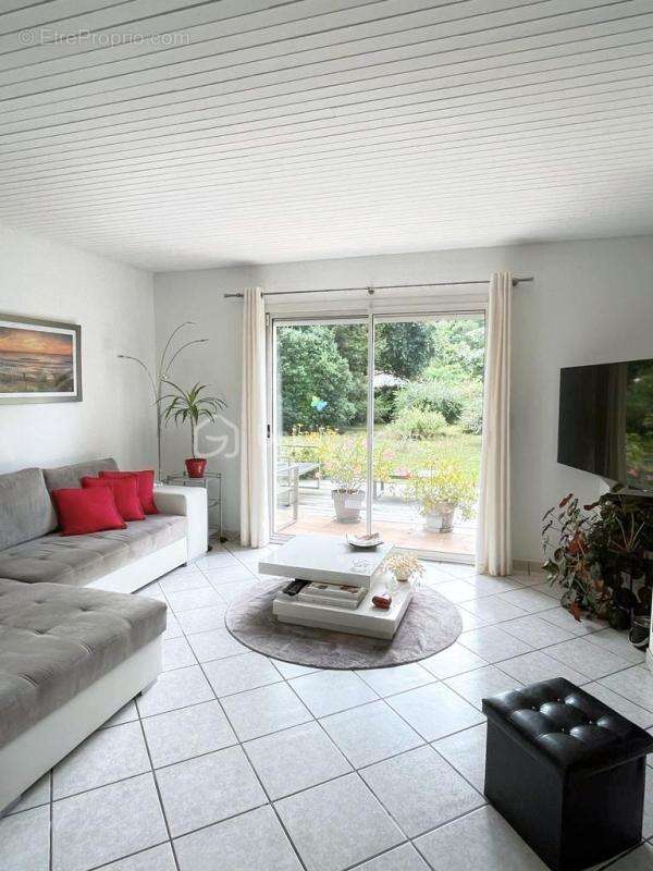 Maison à SAINTE-EULALIE-EN-BORN