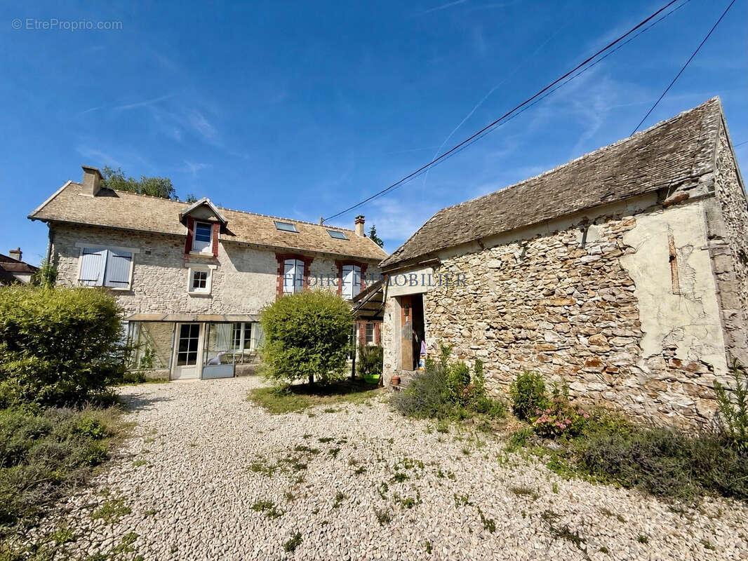 Maison ancienne de charme 6 pièces avec dépendance sur 505 m2. - photo 2