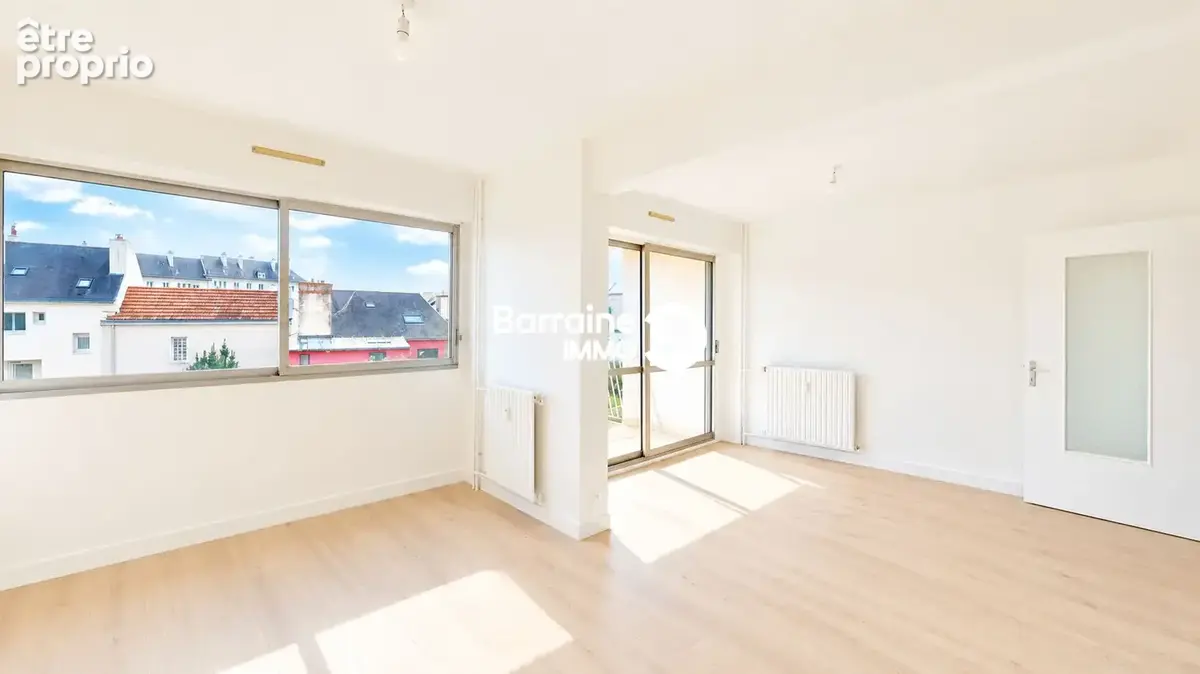 Appartement 2 pièces de 51.33 m2 à vendre à Lorient - Grand balcon -Lumineux et bien situé - photo 3