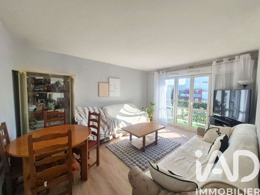 Photo 2 - Appartement à SAINTE-GENEVIEVE-DES-BOIS