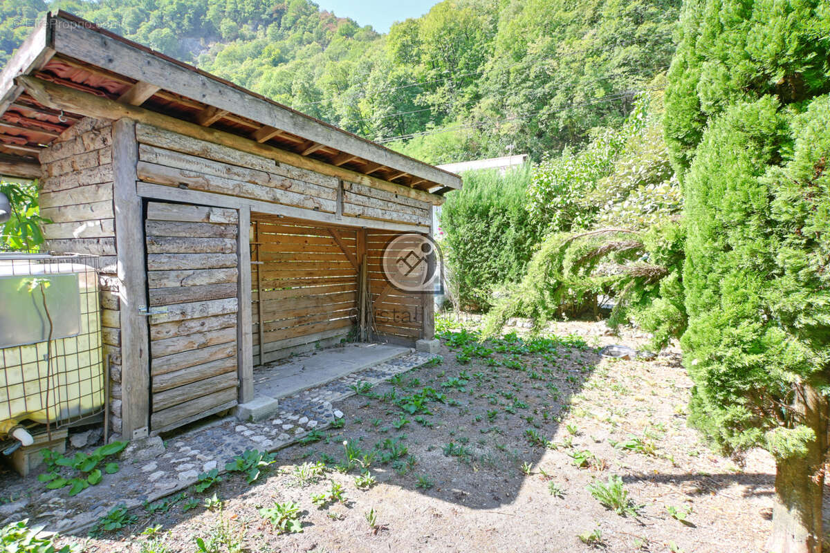 Exclusivité - Appartement 3 pièces avec balcon, cave, cellier et jardin privatif sur Domene. - photo 3