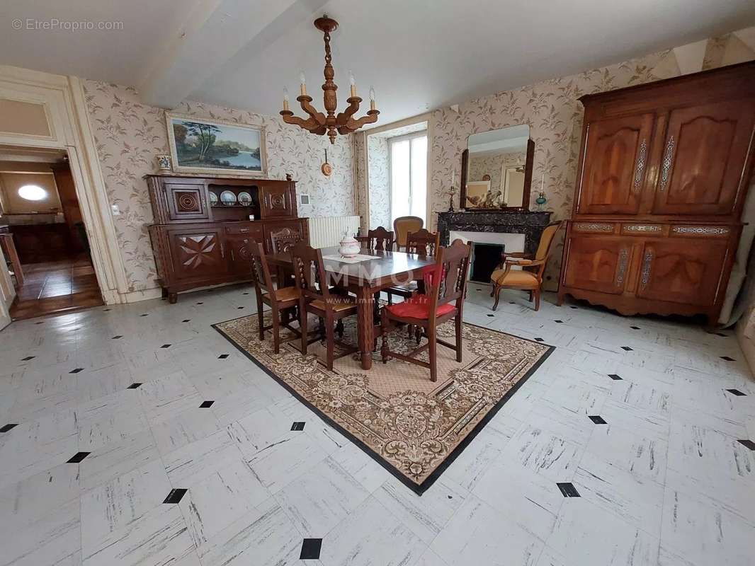 Maison à SAINTE-NEOMAYE