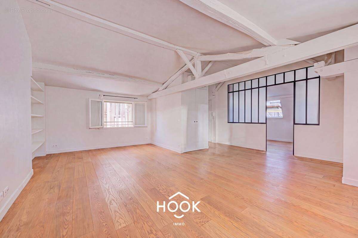 Appartement à PARIS-8E