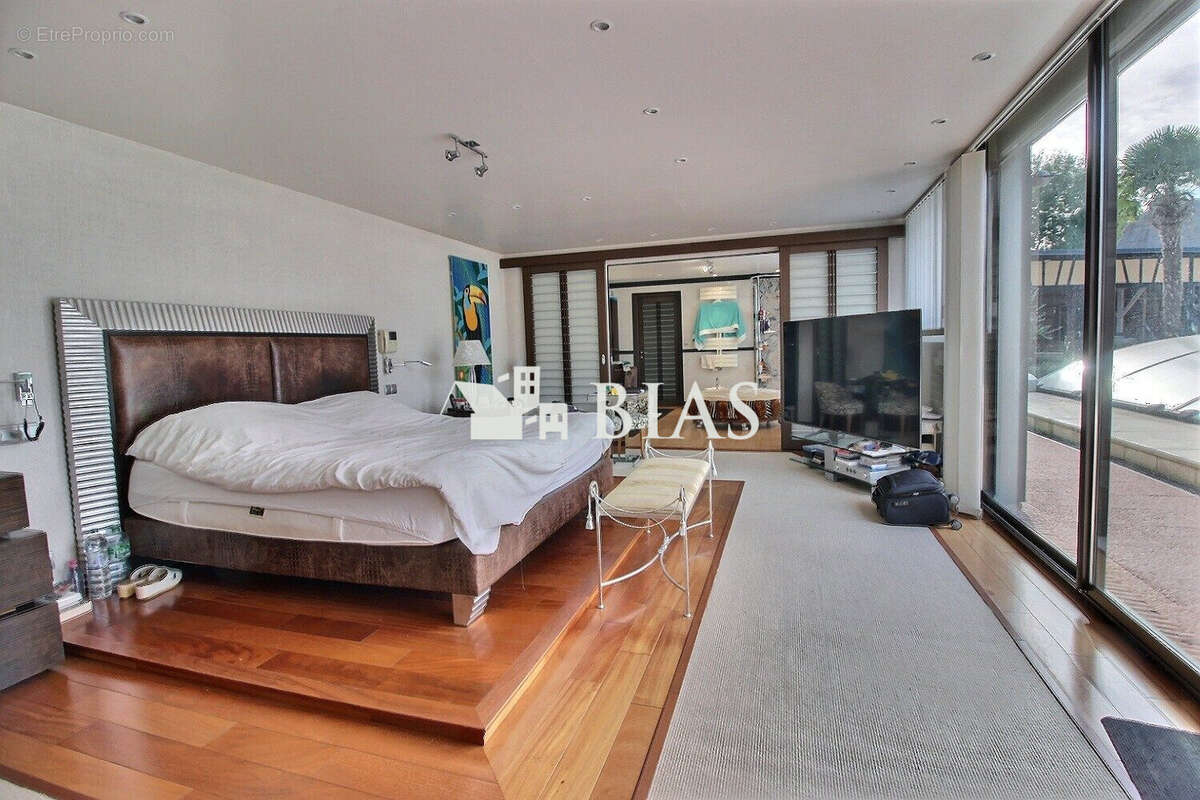 Maison à BOURG-ACHARD