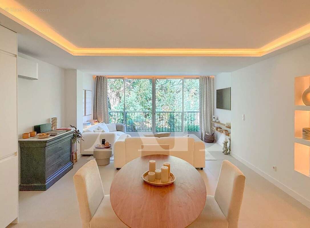 Appartement à VALLAURIS