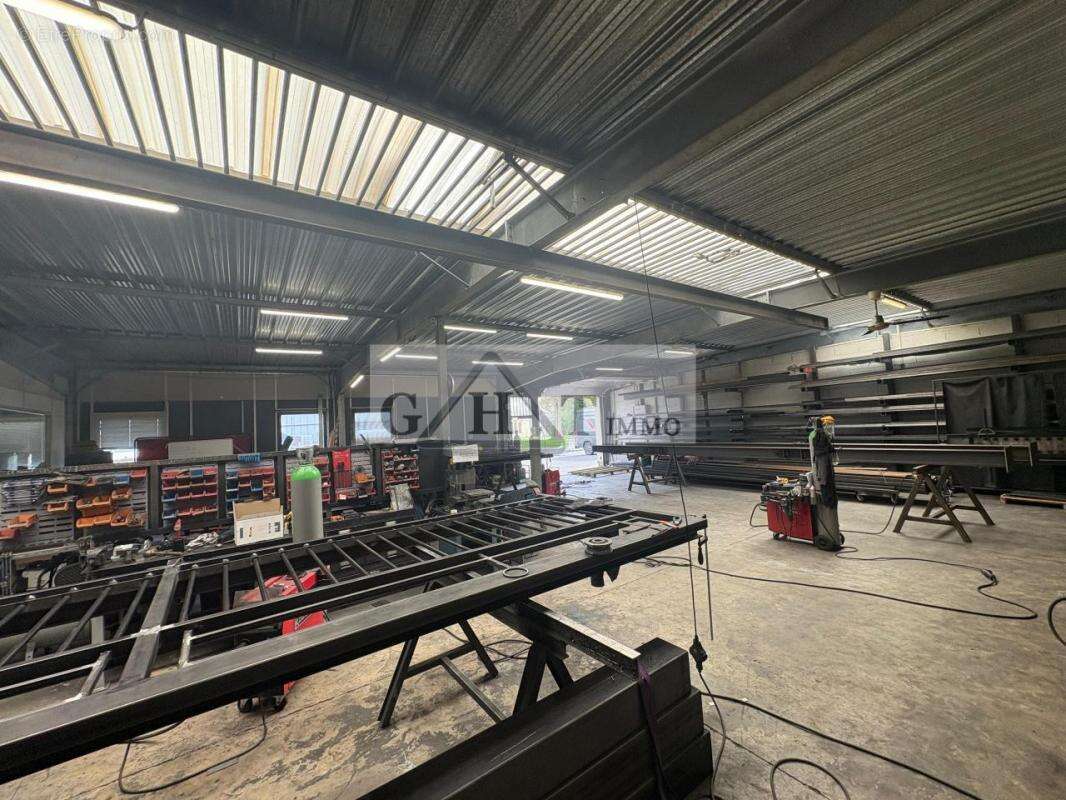 Commerce à VAUX-LE-PENIL