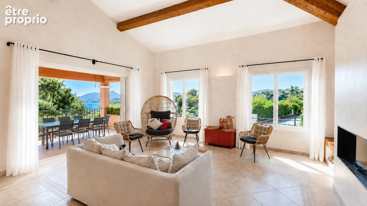 Villa neo-provencale avec vue mer dans un domaine prive - photo 4