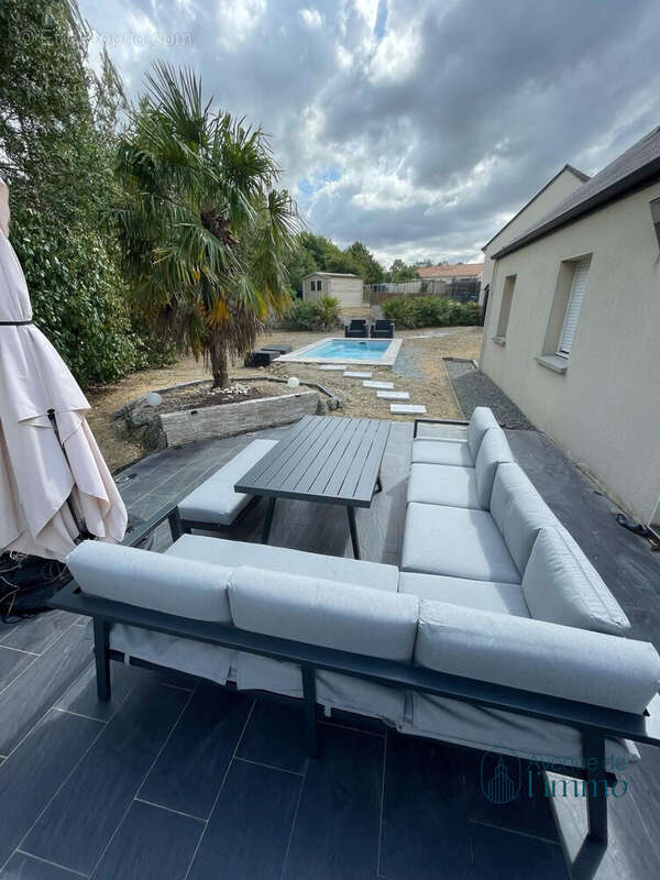 Terrasse + jardin - Maison à BEAULIEU-SUR-LAYON