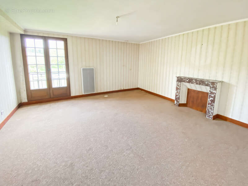 Dpt Gers (32), à vendre Proche de RISCLE château T6 de 327 m² habitables + 580 m² de dépendances attenantes sur 8157 m² de terra - photo 9