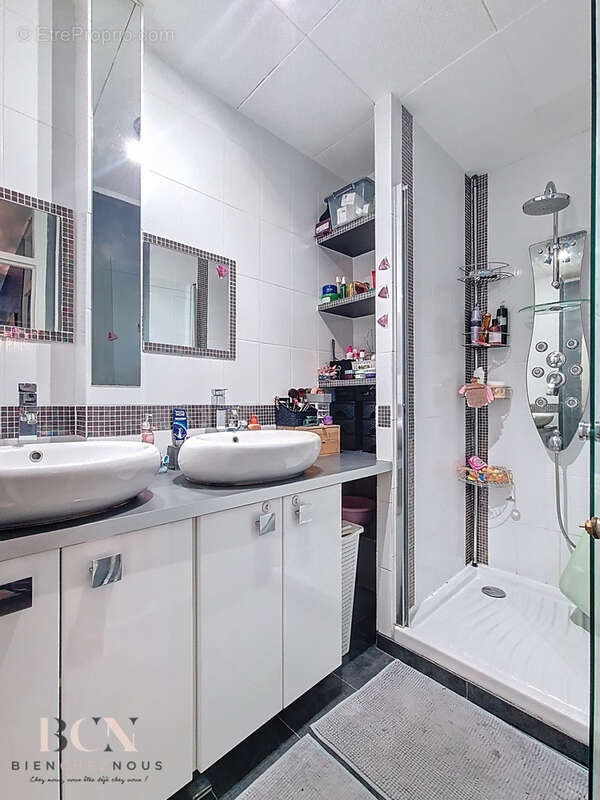 Appartement à EZANVILLE