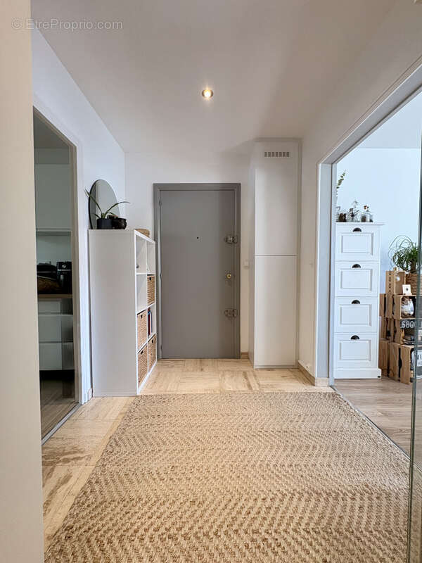 Appartement à AVRILLE