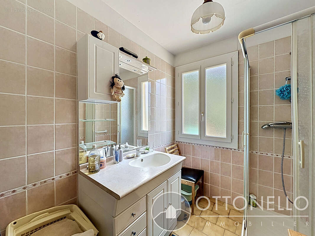 Maison à ROQUEBRUNE-SUR-ARGENS