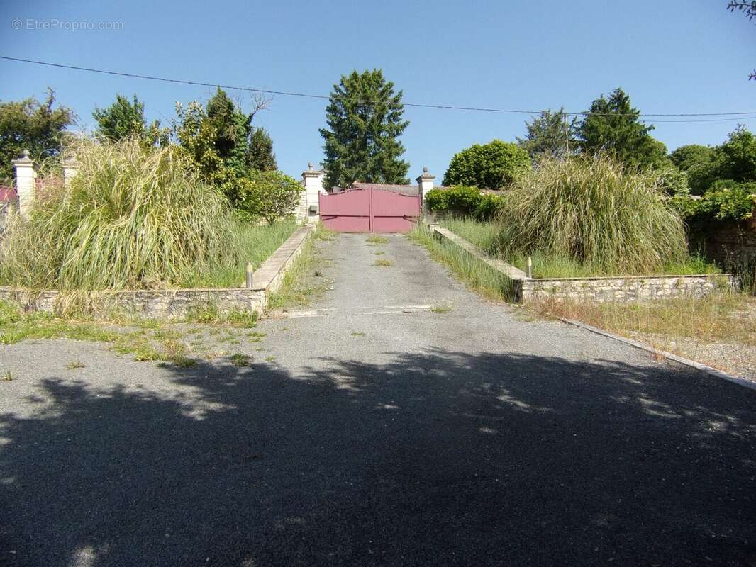 Maison à CHEF-BOUTONNE