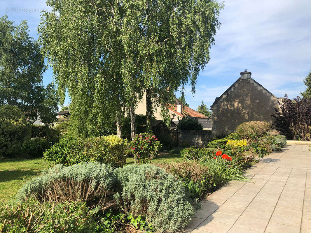 Maison à DEMOUVILLE