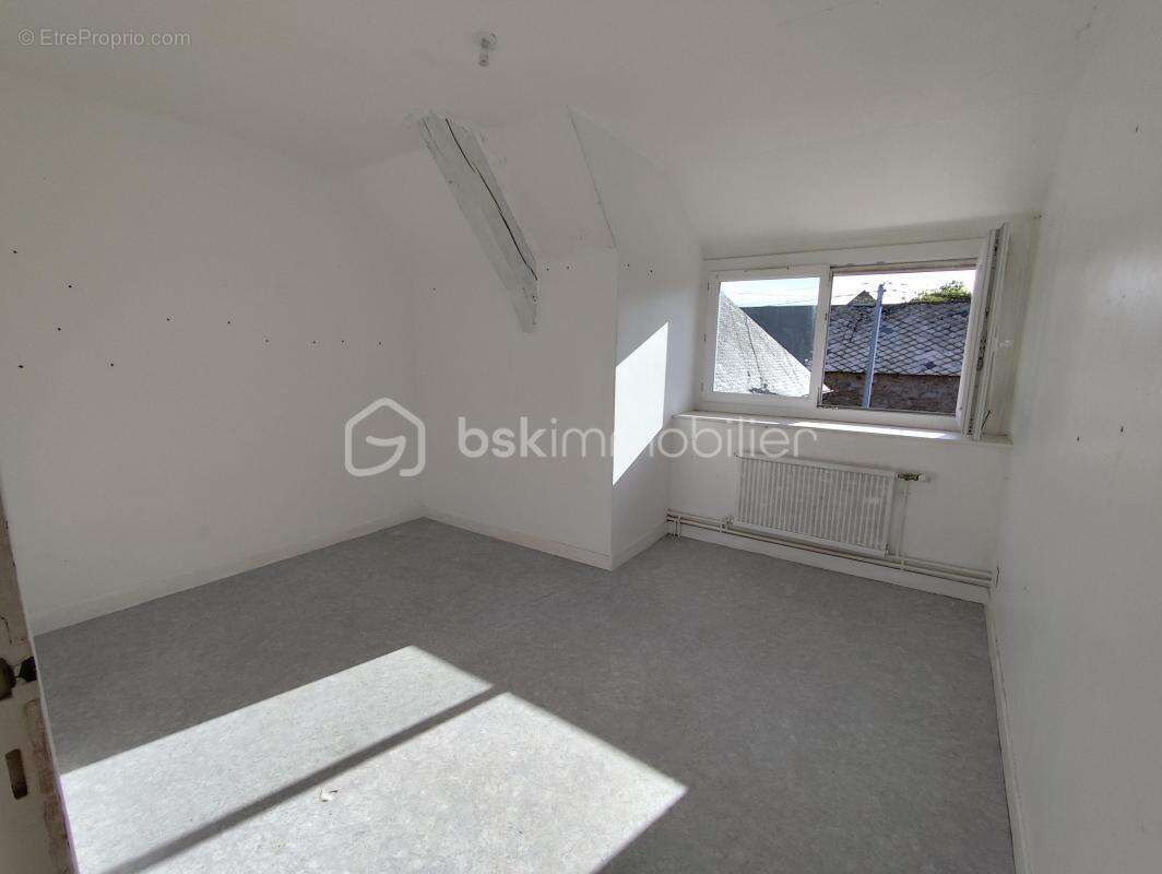 Maison à SAINT-ELLIER-DU-MAINE